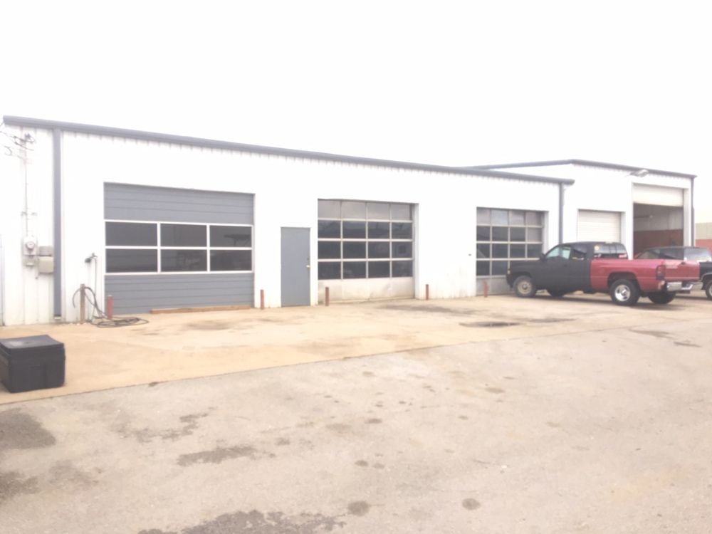 Hixson Pike Flex Space: 7611 Hixson Pike, Hixson, TN 37343